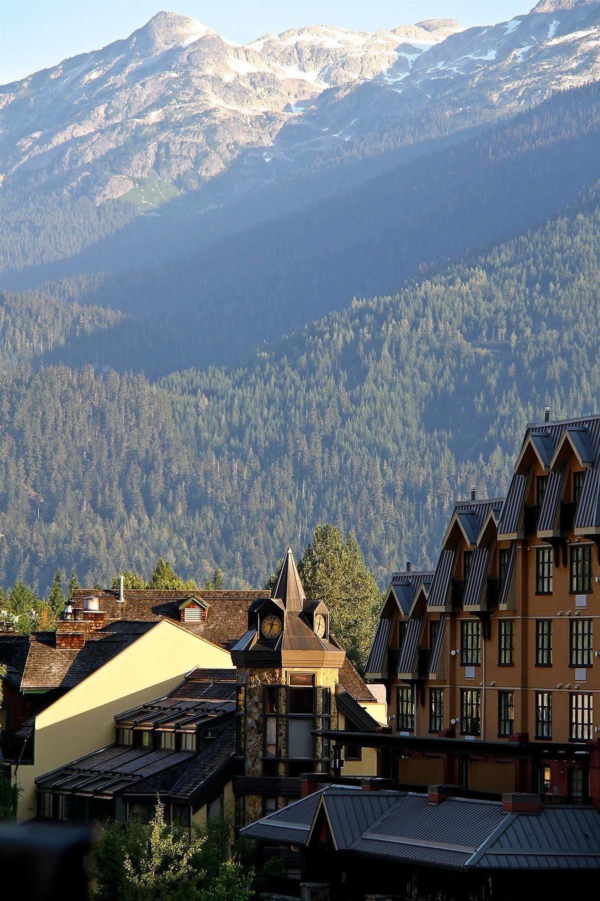 Clock Tower Resort Уислър Екстериор снимка