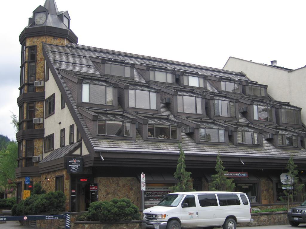 Clock Tower Resort Уислър Екстериор снимка